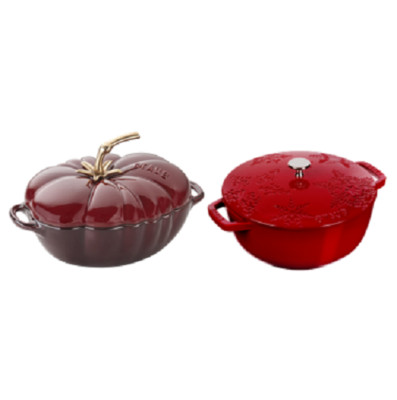 Limitiertes Angebot 2 Stück: STAUB Cocotte 25 cm Tomatengrenadine + 24 cm Schneeflocke Kirsche