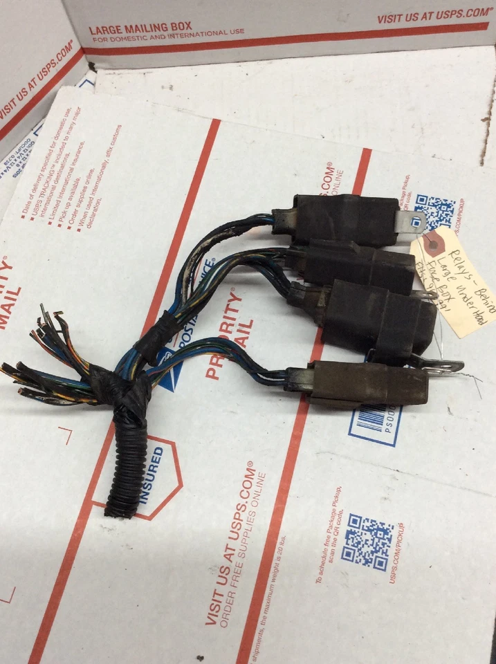 Relés ISUZU OASIS HONDA ODYSSEY 1996-1999 DEBAJO DEL CAPÓ DETRÁS DE LA CAJA DE FUSIBLES OEM  Foto 2 de 4