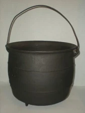 ANTIQUE CAST IRON Gate Mark # 9 Bean Pot KETTLE CAULDRON 3 Foot Early Mid 1800's