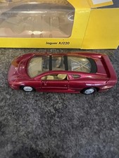 Jaguar XJ 220.  Maisto Supercar Collection  1:40 Scale Boxed  Die Cast Model Car