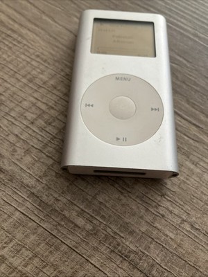 Apple iPod mini 2nd Gen 4GB Silver A1051 MP3 Player Dock