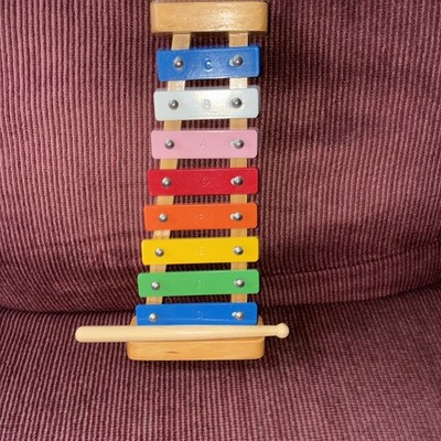 Xylophone - Colorful - 8 Notes - Keys are marked with the musical letters 