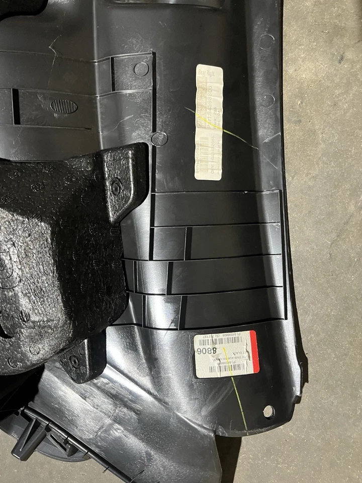 Chevrolet Camaro 2016-2019 lado del pasajero derecho cuarto moldura panel interior OEM Foto 4 de 4