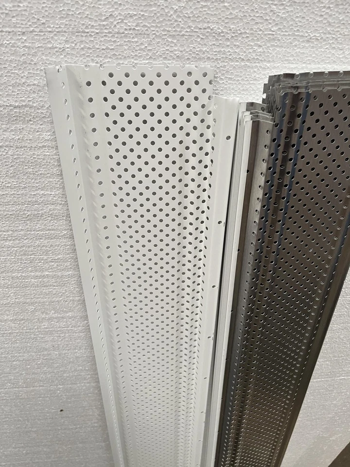 80 Feet (20 pieces) of 6 Inch White Aluminum Leaf / Debris Gutter Guards - Image 4 of 4