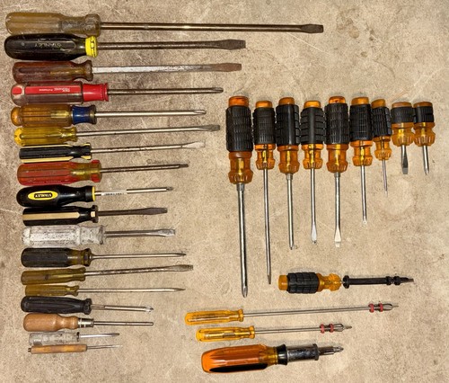 MIXED LOT OF 31 ASSORTED USED & NEW CONDITION SCREWDRIVERS
