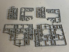 A28648 WARHAMMER 40K ASTRA MILITARUM IMPERIAL IG TANK LEMAN BITS LOT ON SPRUE