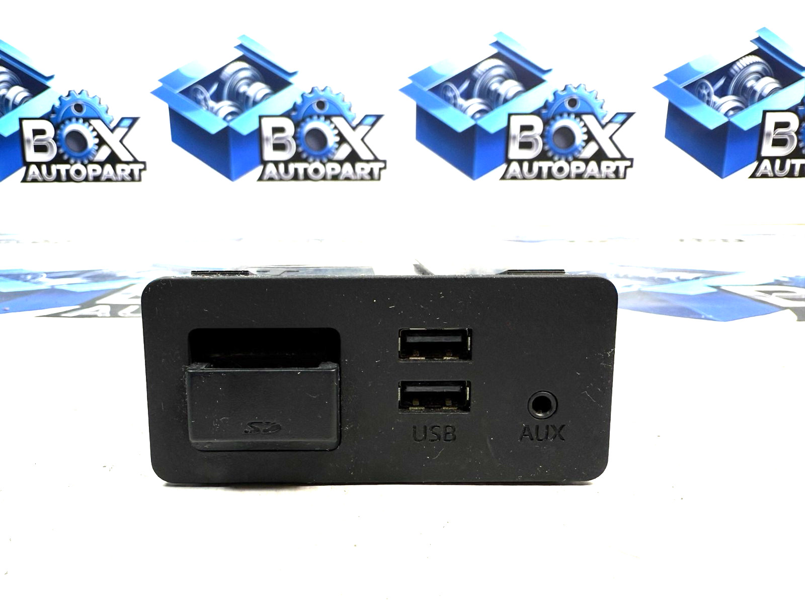 2015-2020 Toyota Yaris IA Console Switch USB Hub D09H-669U0 B Auxiliary SD