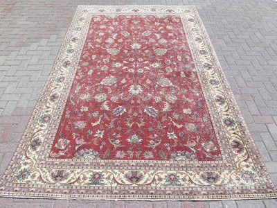 Türkisch Rot Farbe Blumenteppich, Vorleger, Vintage Distressed Wollteppich 80...