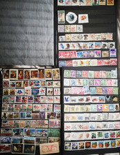 Timbres ETAT UNIS  plus de  200 timbres différents  avec anciens   oblitéré