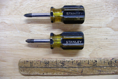 2 Vntg Stanley 100 Plus Plastic Handle Screwdrivers,Stubby,Phillips Tip 64-105