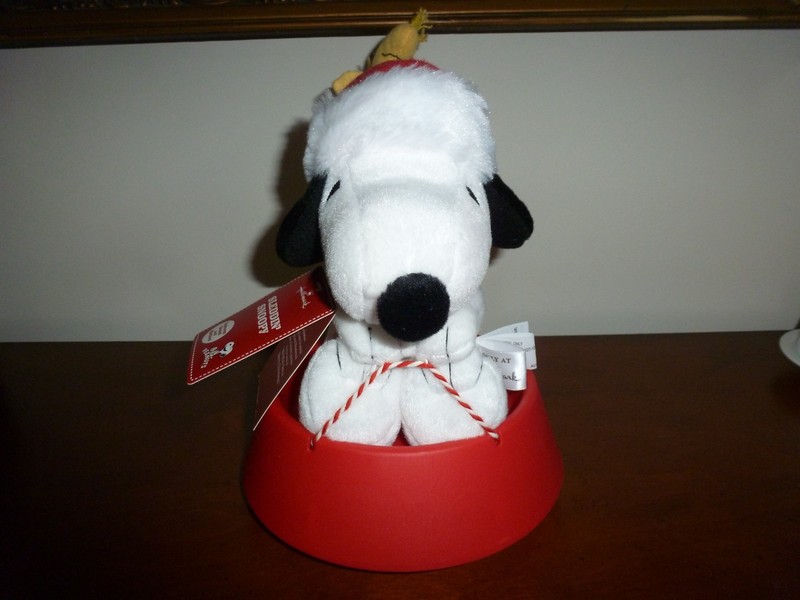  PEANUTS SLEDDIN' SNOOPY CHRISTMAS MUSIC SOUND FROM HALLMARK MOTION **NEW** NLA!