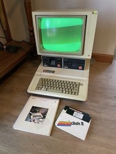 VTG Apple IIe Computer  Monitor  Dual Disk II Drives  Manual Pascal POWERS ON