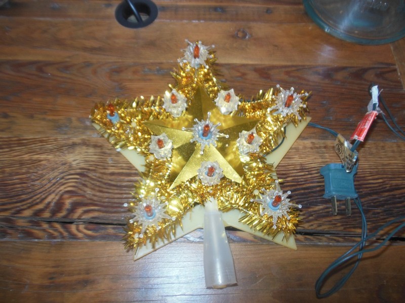 Vintage Gold Lighted Christmas Tree Star, Still Works, Great Used Condition