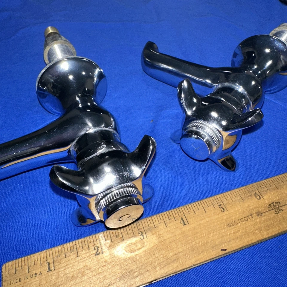 Royal Cleveland Brass Water Faucets Hot & Cold. Automatic Shut-off! - Image 3 of 4