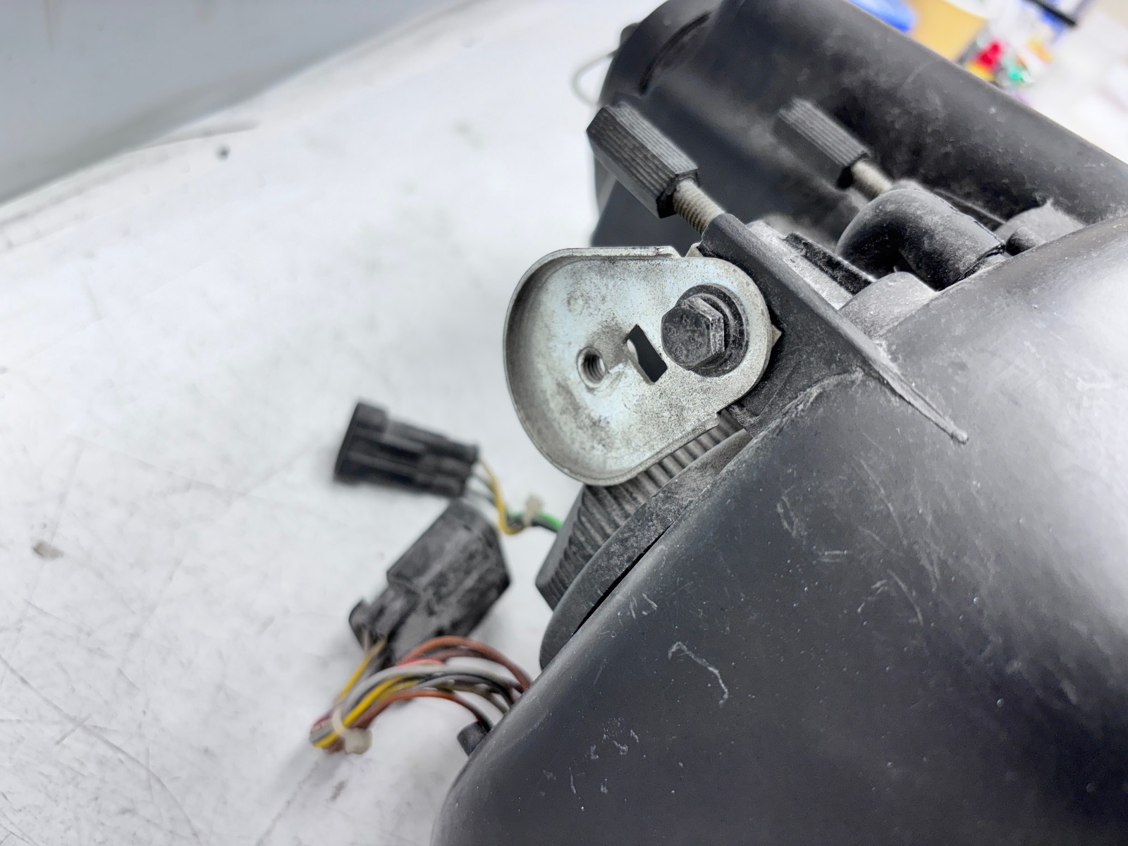 2002-2004 2005 2006 Maserati Spyder Xenon Hid Front Right OEM Headlight 41060748