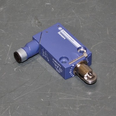 Telemecanique Miniature Limit Switch ZCMD21M12, SPDT, 1.5 A @240V AC