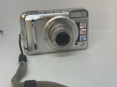 Fujifilm FinePix A700 7.3MP Digital Camera 2.4 Inch TFT LCD Monitor Point Shoot