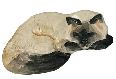 Vintage Hand Painted Sleeping Ragdoll Cat Porcelain Pin Brooch Cream Gray 90s