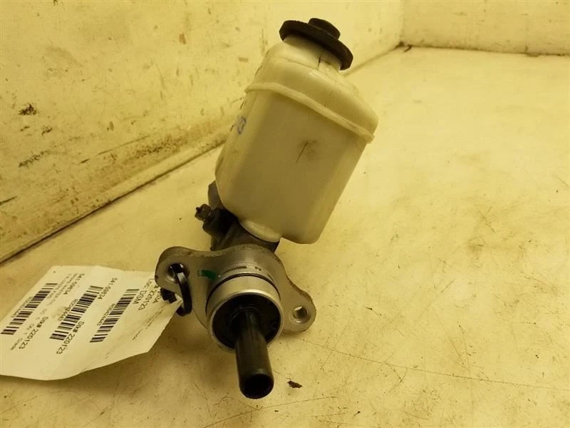 04-08 MONTAJE CILINDRO MAESTRO FRENO TOYOTA SOLARA TRACCIÓN DELANTERA 2,4 L Foto 3 de 4