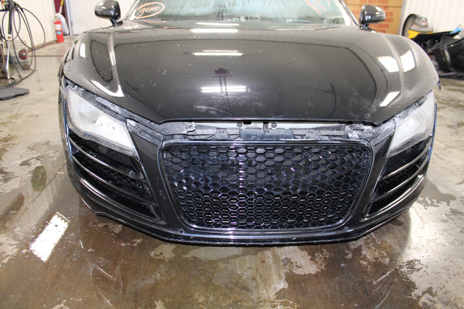 Audi R8 2011 Door framework