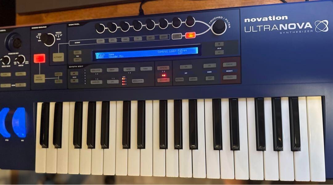 Novation ULTRANOVA analog modeling synthesizer keyboard Novation ULTRANOVA analog modeling synthesizer keyboard