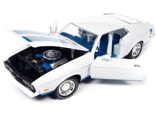 AUTOWORLD CLASS OF 1972 FORD MUSTANG SPRINT 1/18 DIECAST MODEL CAR WHITE AMM1286 - Picture 5 of 6