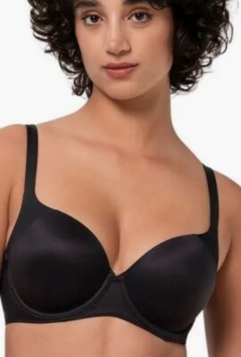 Triumph Body Make Up UK 32C Wired Moulded Smooth Padded Black Bra