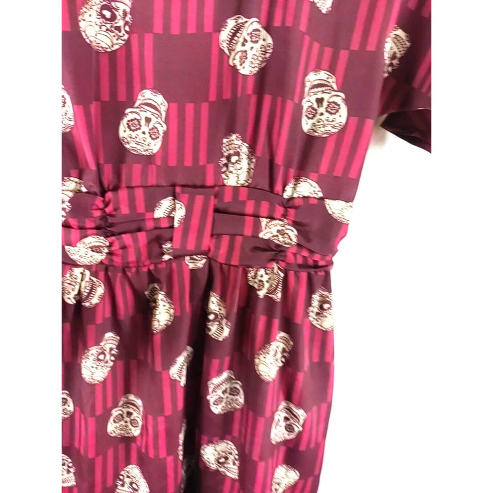 Vestido feminino xhilaration tamanho X pequeno listra vermelha caveiras - Imagem 3 de 4