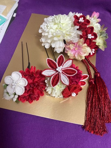 Kanzashi Kimono Japanese Red white flower ornament for clothing - Picture 2 of 2