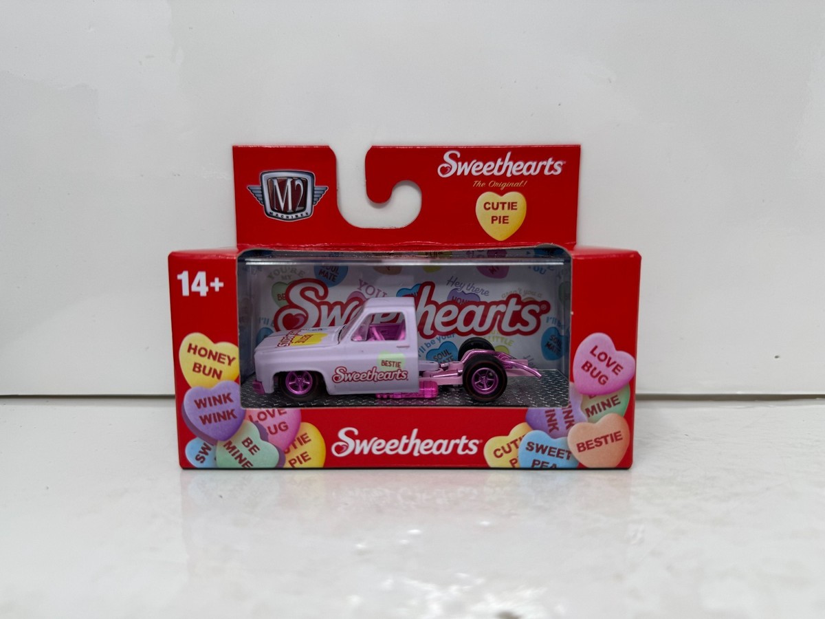 M2 Machines Sweethearts 1973 Chevrolet Cheyenne Super 10 CHASE 1