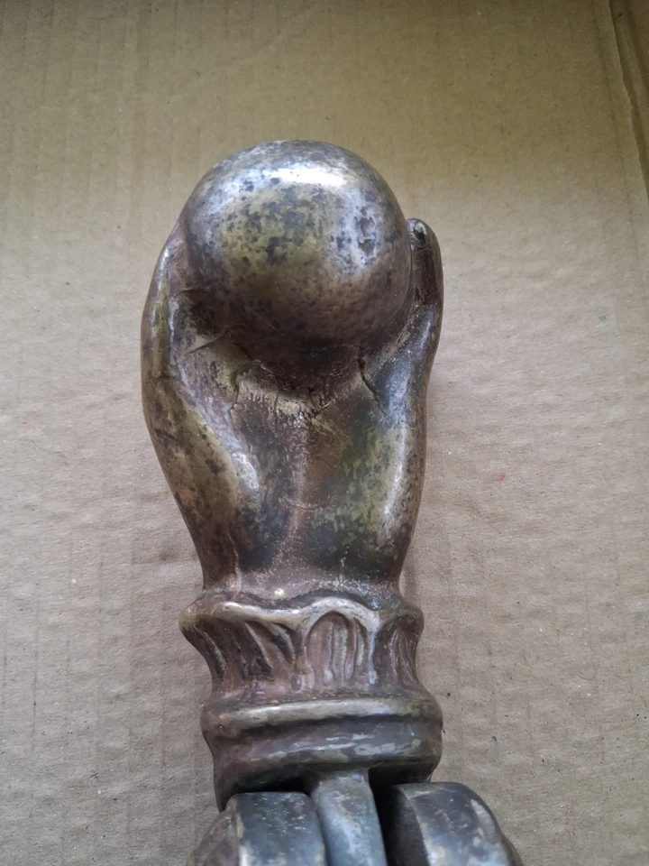 Ancien heurtoir de porte main massif – Décoration vintage.. - Photo 2/4
