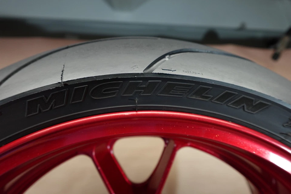 Llanta trasera Michelin 190/50 ZR17 2006-2011 Kawasaki Ninja ZX1400 ZX14R Foto 3 de 4