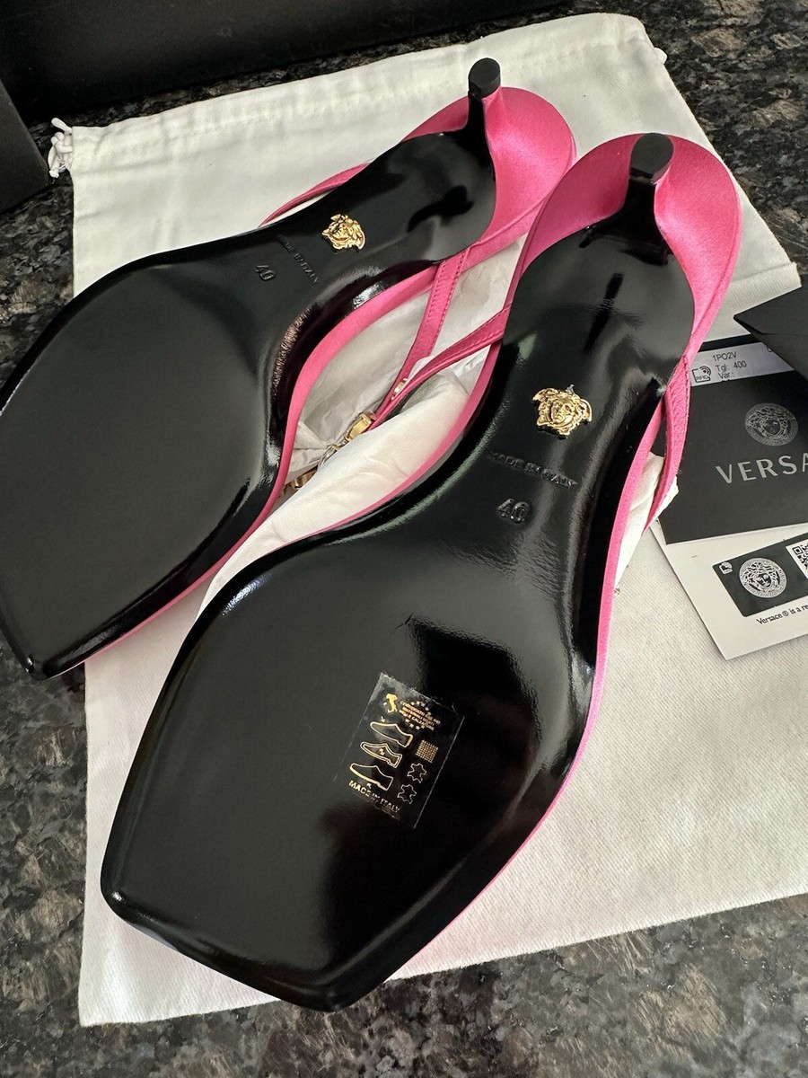 サンダル・ミュール VERSACE Women Sandals 1007717DRA67 1PK4V Pink Bright Crystal Patent Mules 70 mm Blue,Pink | VERSACE US