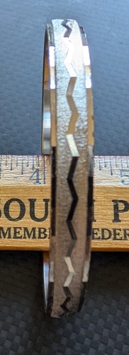 Bracciale MONET tono argento inciso 2,5" tondo 1/8" largo - Foto 1 di 4