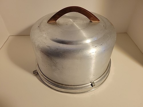 Mirro Cake #2002 M Aluminum Covered Cake Carrier 10" Wooden Handle Vintage - Picture 5 of 7
