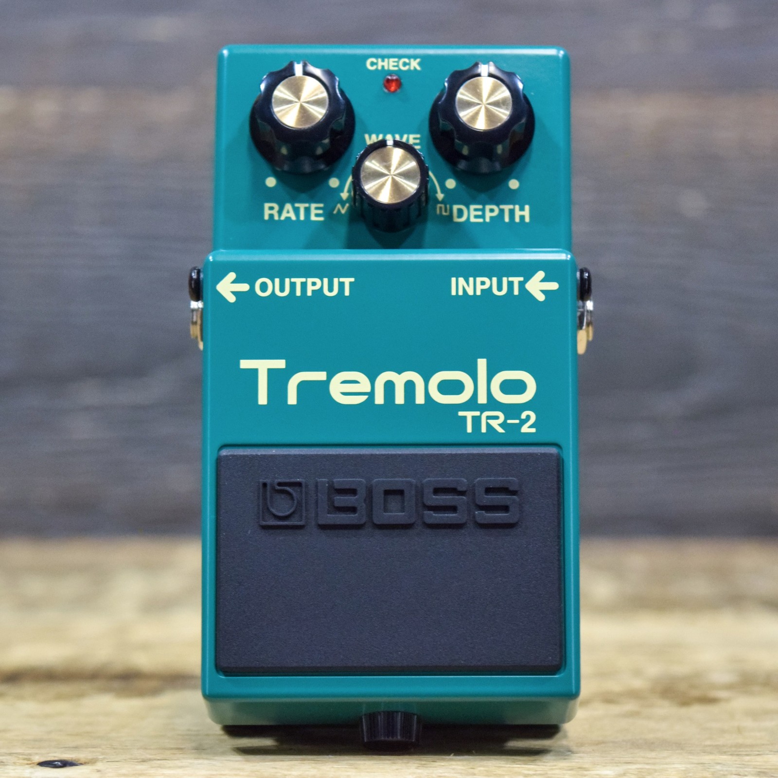 Boss TR-2 Tremolo High-Quality Classic Tremolo Sound Compact Guitar Effect Pedal