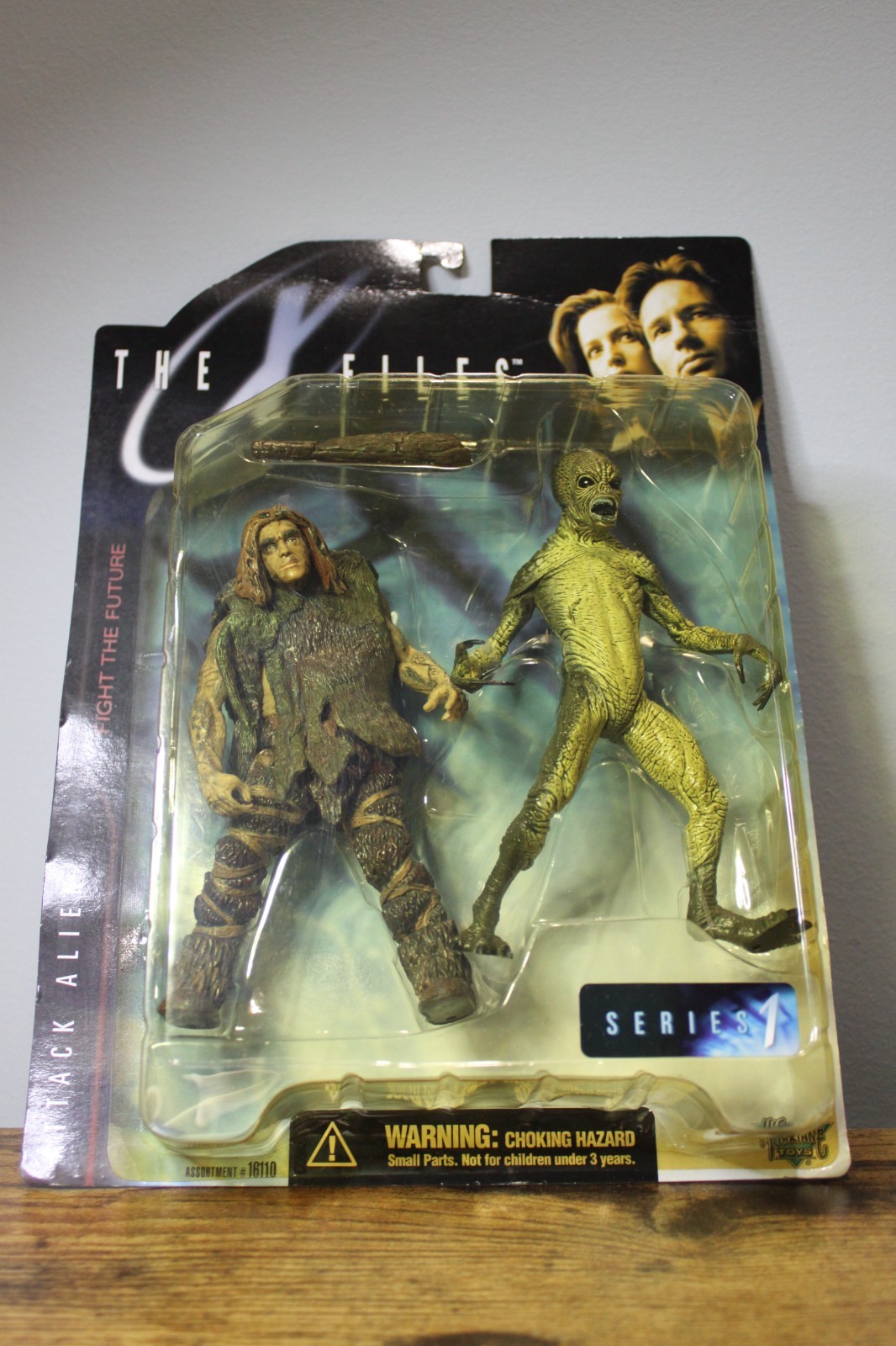 Attack Alien/The X Files, McFarlane Toys, Series 1 Ultra Action Figures, NIB