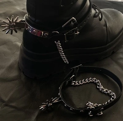 T.W-MYSTERYSTAR Damen Stiefel Riemen Paar Schwarz Silber Sporn Kette Steampunk Biker Rock Accessoire