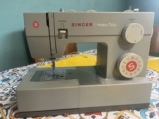 Singer Heavy Duty Model 4452 Sewing Machine For parts only