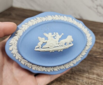 VINTAGE WEDGEWOOD BLUE JASPERWARE OVAL TRINKET BOX 4.75