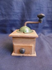 DINETTE ANCIENNE - MOULIN À CAFÉ EN BOIS