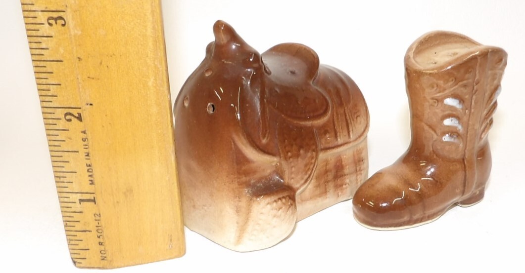 Set De Shakers Sel Et Poivre - Botte De Cowboy Et Selle De Cheval - Sud-Ouest