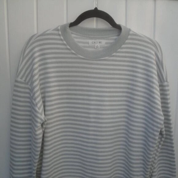 Top para mujer Cali B gris mediano gris-blanco a rayas detalles de camiseta Foto 2 de 4