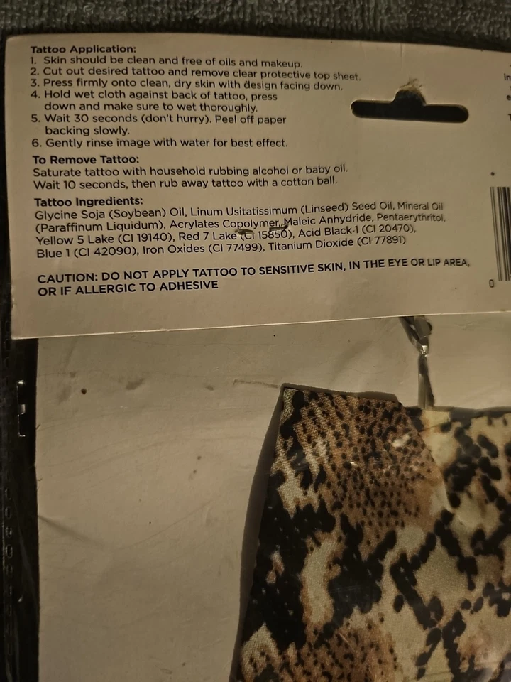 Kit Disfraz Rocker Instantáneo - Unisex 4 Piezas Bandana, Tatuaje, Gafas Gargantilla Años 80 Foto 2 de 2