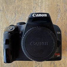 Canon EOS Rebel XS Digital SLR Camera Body 10.1MP with Battery  Charger