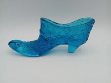 LE Smith Blue Daisy and Buttons Pattern Decorative 6" Shoe Trinket Dish Stamped 