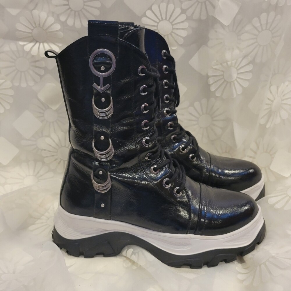 X.VL. Soft and strong Hybrid Boot and Snraker. Black patent X.VL. Soft and strong Hybrid Boot and Snraker. Black patent