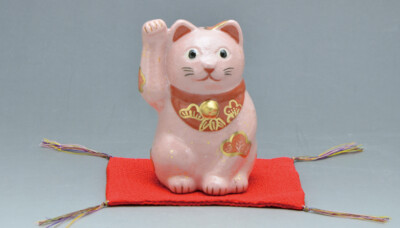 Japanese Lucky Cat Pink Kyoto Rakunyu-Kiln Earthenware Maneki Neko With Cushion 