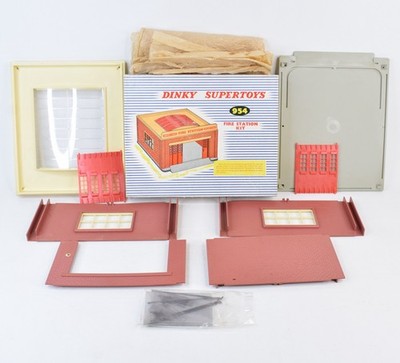 Dinky Toys 954 Feuerwache Bausatz nahezu neuwertig/schöner Karton