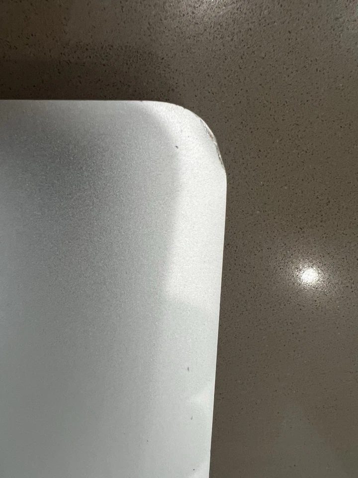 Apple MacBook Air Plateado Modelo A1465 Diseñado por Apple en California 2012 Foto 3 de 4